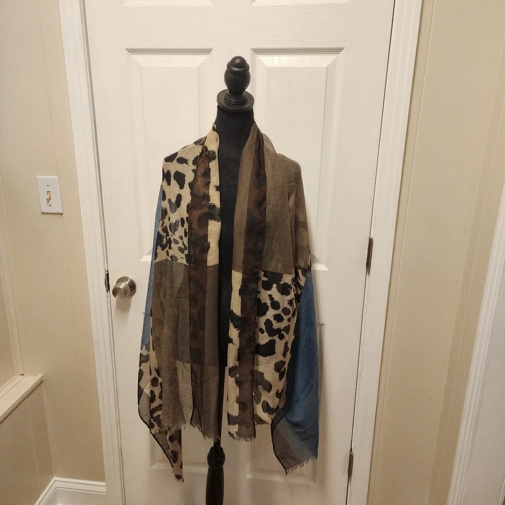 Shawl/Scarf In Animal Print/Blue /Taupe 36
